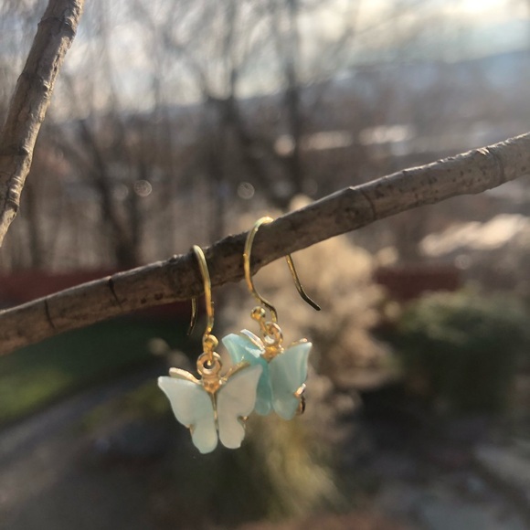Handcrafted gold plated butterfly earrings - Picture 7 of 8